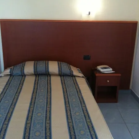 Ξενοδοχείο Serenella 3*