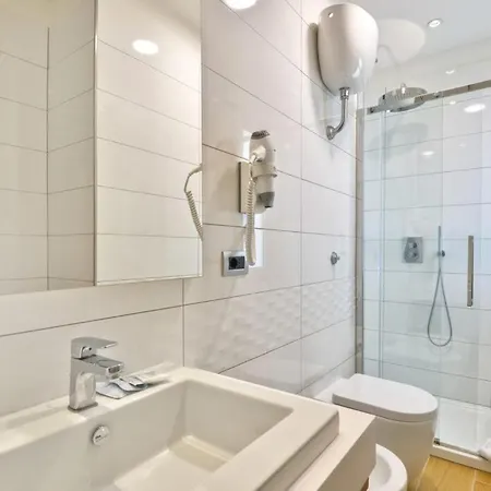 فندق Serenella 3*